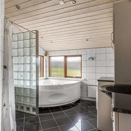 Vakantiehuis Thrine - 150m From The Sea By Interhome