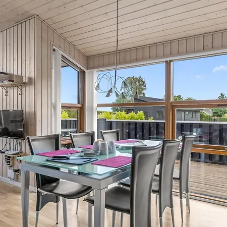 Thrine - 150m From The Sea By Interhome *