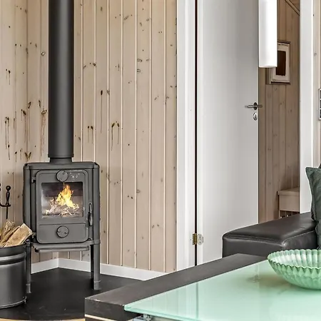Thrine - 150m From The Sea By Interhome